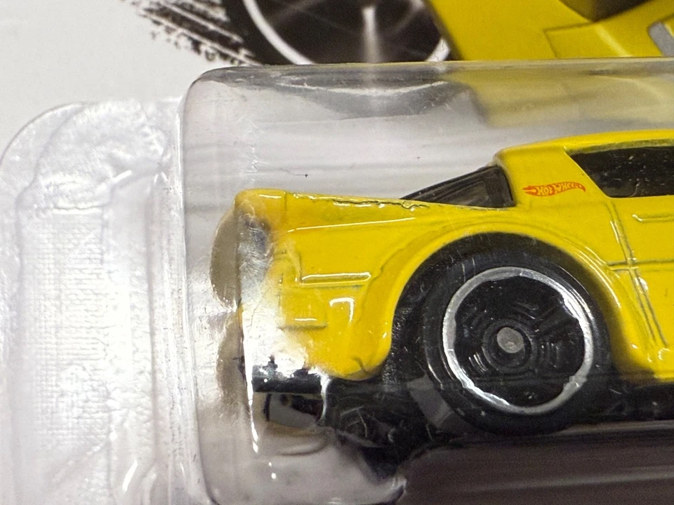 Mazda RX-7 2014 Hot Wheels HW City #21/250 en amarillo - error - pintura funciona y agrieta Foto 3 de 4