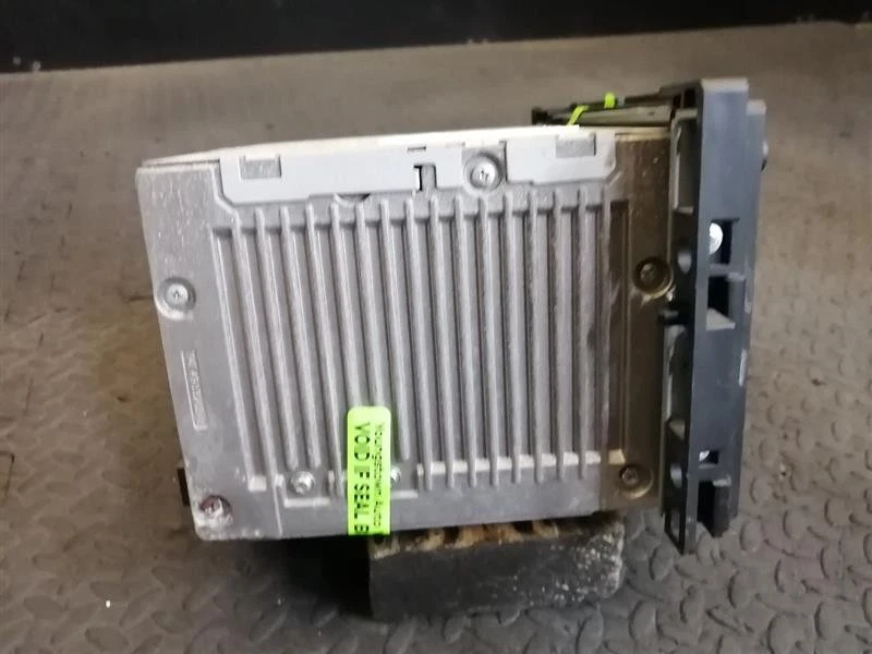 Audio Equipment Radio AM-FM-CD-MP3 Opt US8 ID 15820682 Fits 06-07 ION 1763638 - Image 4 of 4