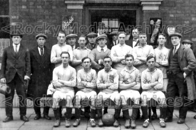 Rro-25 Crowthorn Pub Football Team Group, Ashton-under-Lyne, Lancashire. Foto