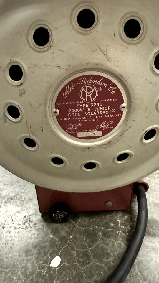 Mole Richardson 2000W Type 5291 Tungsten, Includes Bulb, Barn Doors, Plug! - Image 2 of 3
