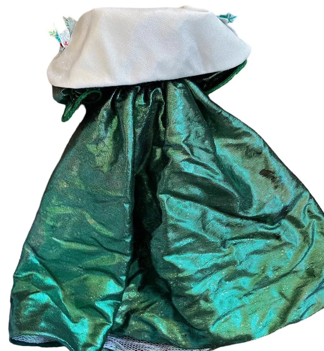 green emerald velvet dress Barbie 12045 ln box 1994 Hollywood Legends Scarlett O'Hara Green Dress –  Sell4Value main image 1