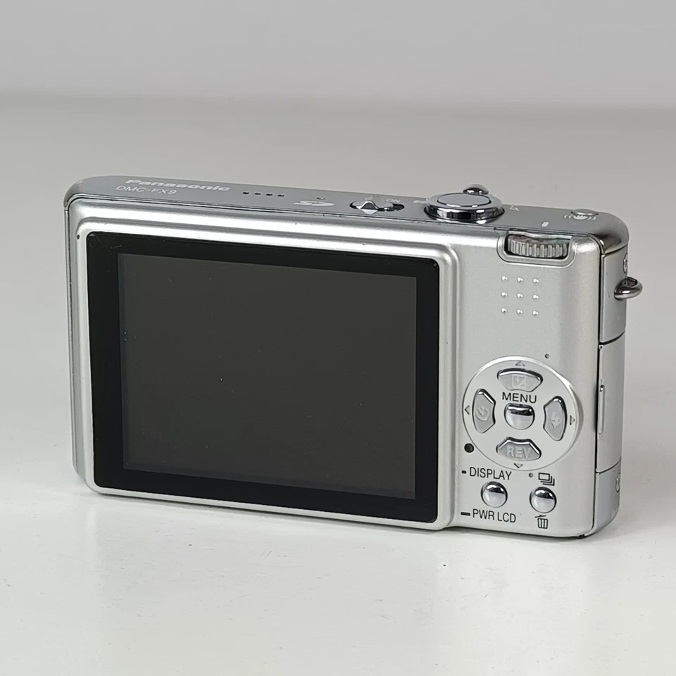 Panasonic Digital Camera Panasonic Lumix DMC-FX9 Digital Camera, Battery + Card, photo 3 of 5