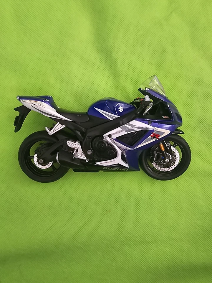 Suzuki GSX-R1000 Motorcycle Die-Cast & Plastic Blue White - image 2 of 4