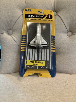 NASA Runway 24 SPACE SHUTTLE DISCOVERY with Runway Strip NEW SEALED Blister Pack