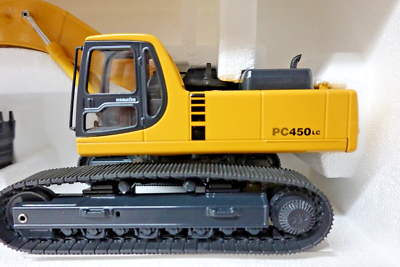JOAL 194 KOMATSU PC450LC-6 EXCAVATOR W/RUBBER TRACKS 1:32 SCALE