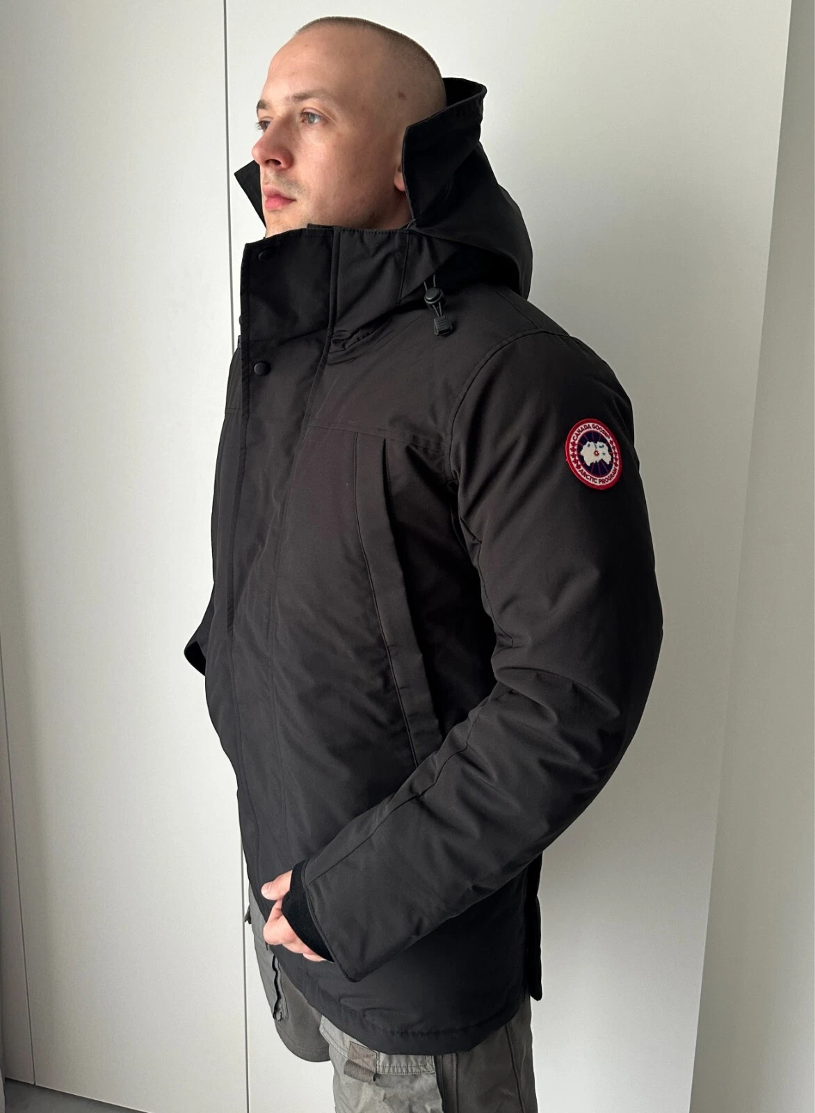 Men's CANADA GOOSE Sanford Parka Down Puffer Jacket Hooded Black Size M
Opens in a new window or tab