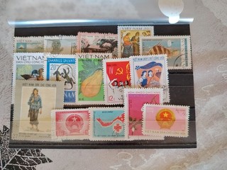 15 timbres du Vietnam lot 717