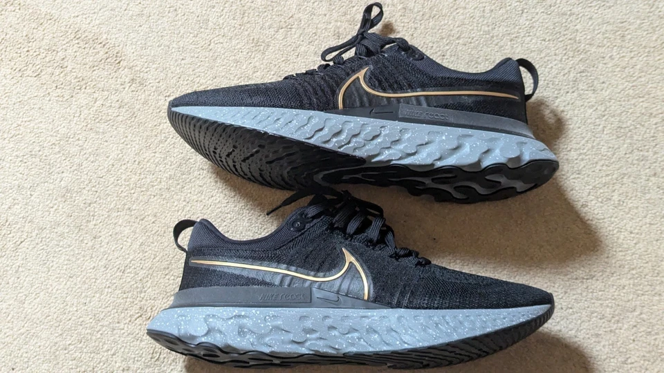 Nike React Infinity Run Flyknit 2 Black Metallic Gold Smoke Grey UK 10.5 (New) - Image 4 of 4