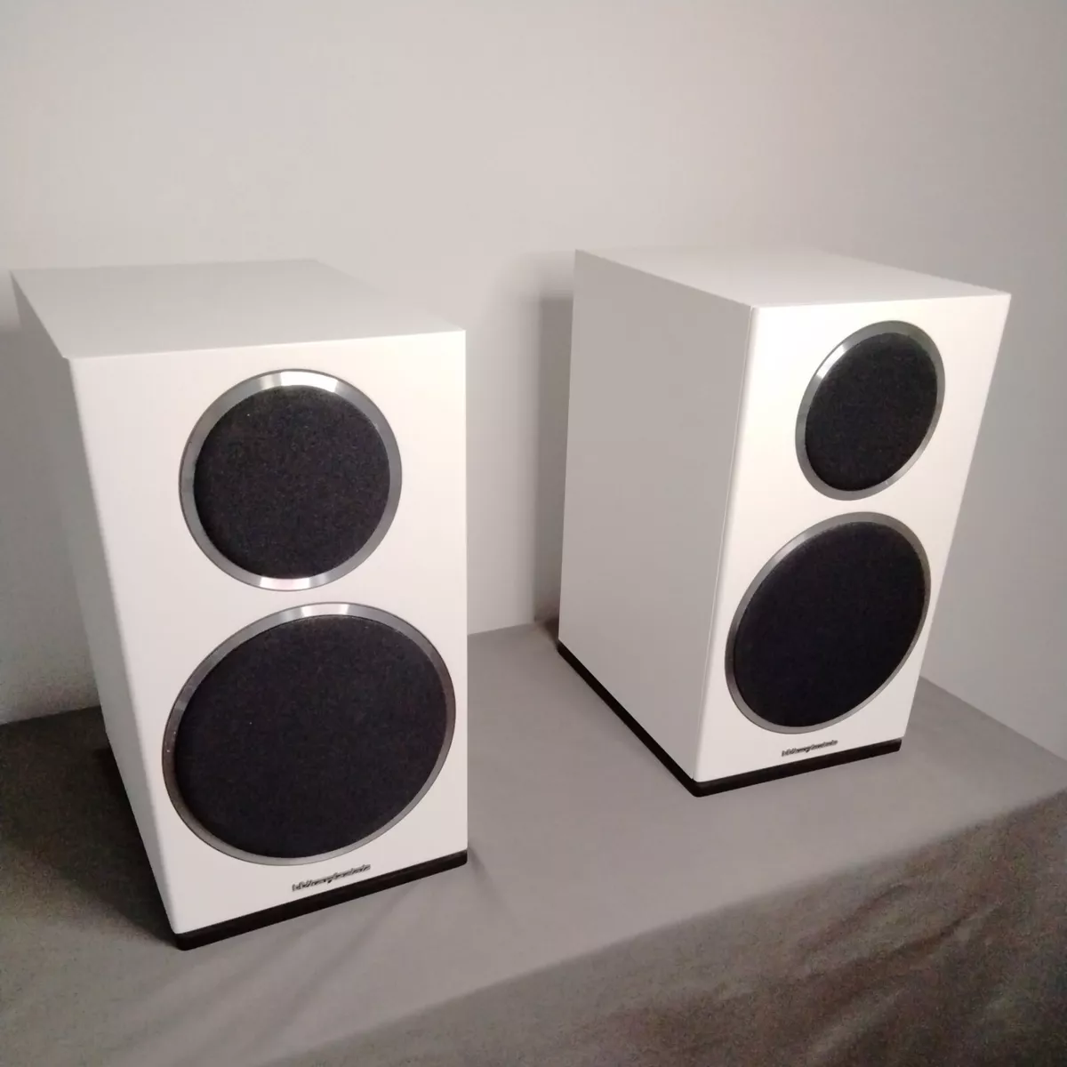 Wharfedale Diamond 225 Speaker Pair In White Color