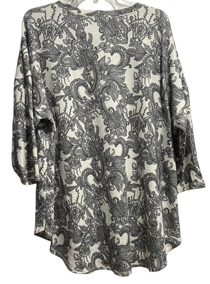 Suéter Ligero Db Establecido 1962 Talla Grande 2X Gris Marfil Paisley Floral Foto 2 de 4