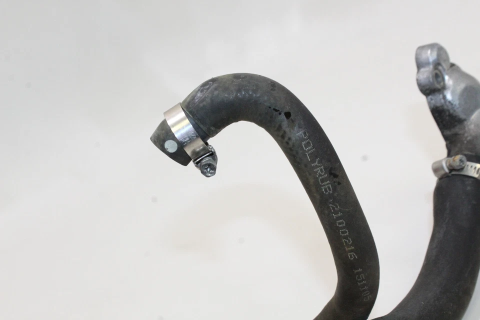 Carcasa de tubo de refrigeración del motor Triumph Daytona 675r 2009-12 OEM Foto 4 de 4