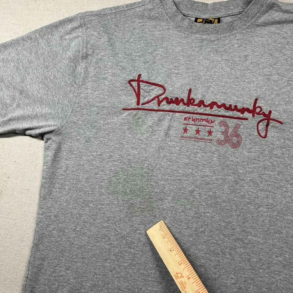 Camisa masculina vintage Drunknmunky XL skatista Y2K grunge hip hop bordada urze - Imagem 3 de 4