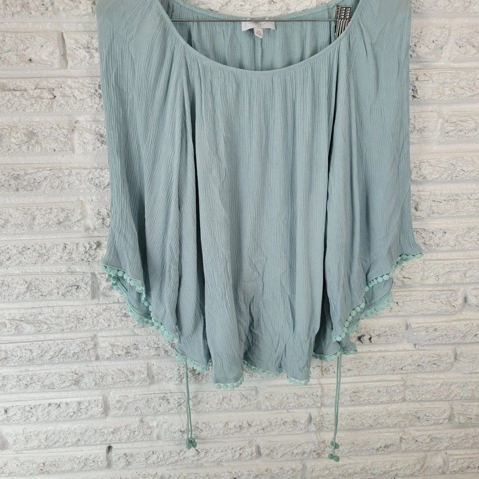 Top New Directions para mujer 1X Plus con hombros descubiertos arrugados azul Ric Rac corbatas laterales Foto 4 de 4