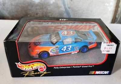 1998 Hot Wheels Racing #43 STP Pontiac Grand Prix - Petty Enterprises 1:43 Car - Image 1 of 4