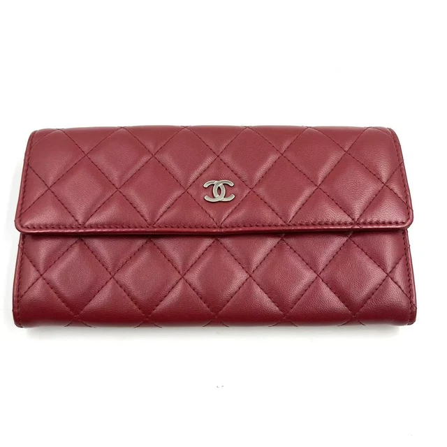 10.22 024 Chanel Quilted Leather Wallet