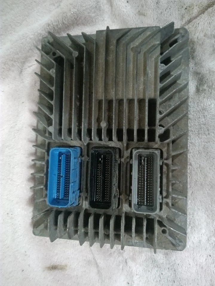 Módulo de control electrónico ECM del motor detrás de la cubierta del ventilador se adapta a 13-16 ACADIA 2396851 Foto 2 de 2