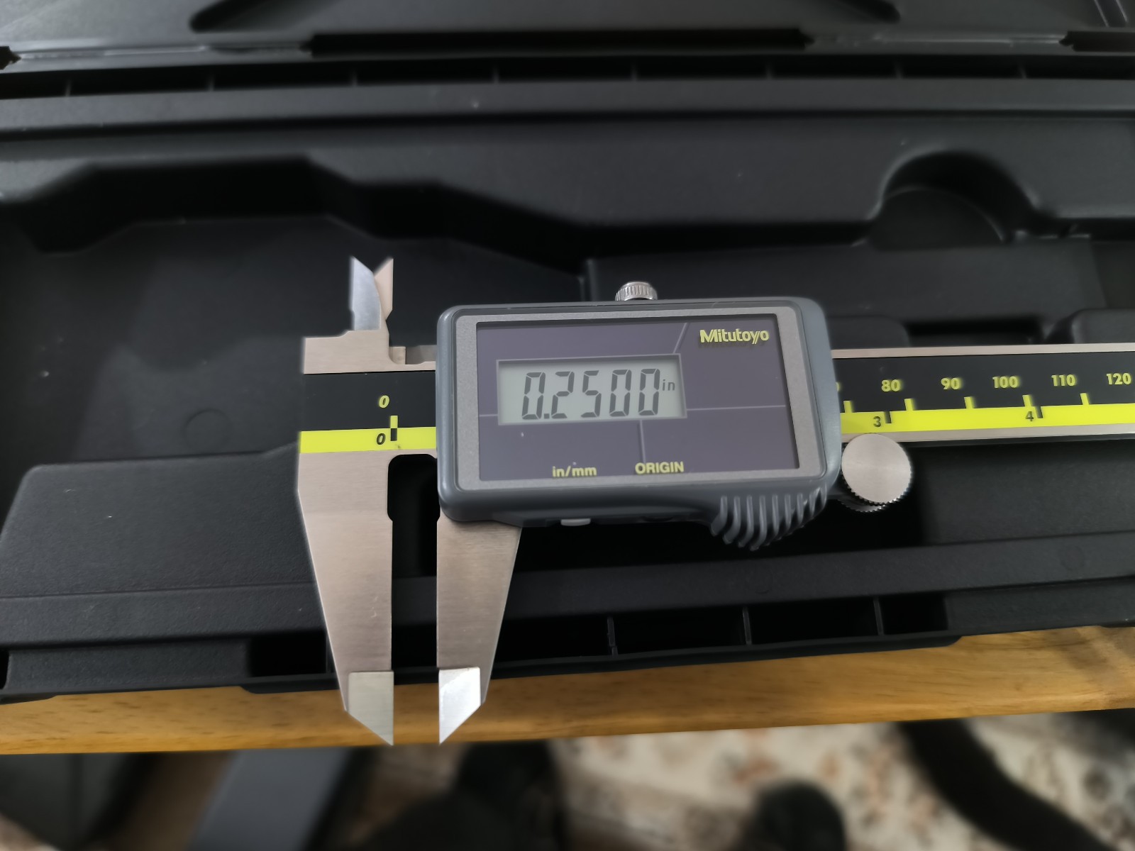 Mitutoyo 500-474 Absolute Solar Digimatic 6" Digital Caliper w/ Case Japan