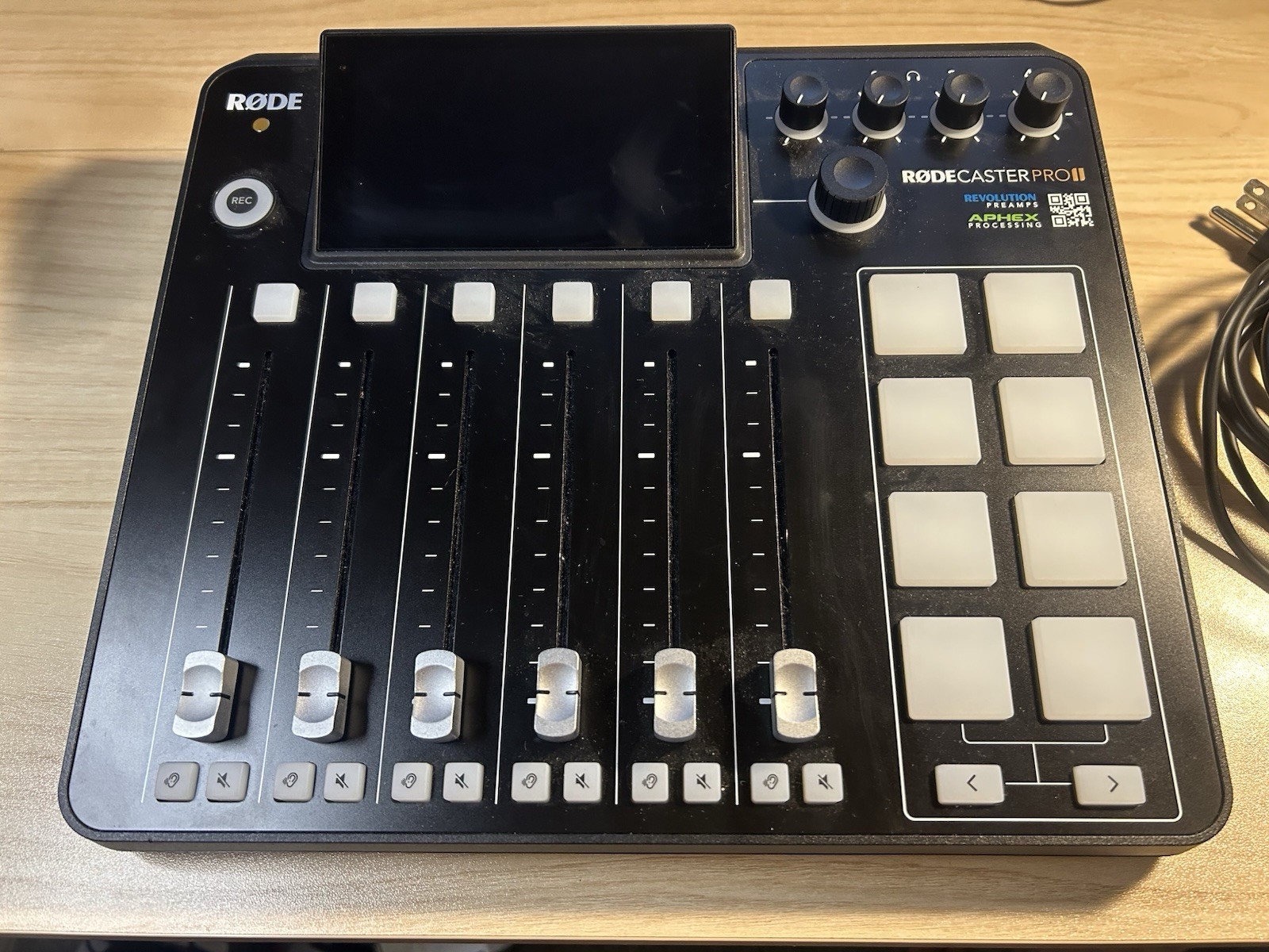 Rode RODECaster Pro II 8 Channels Integrated Audio Production Studio .