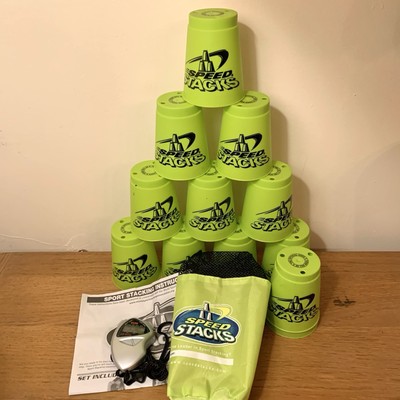 Speed Stacks Set 12 Tassen und Tragetasche grün mit Stoppuhr Timer