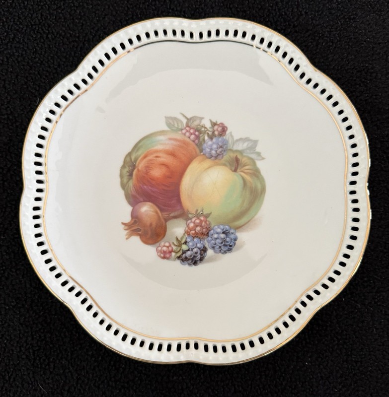 Schumann Arzberg Germany Reticulated Scalloped Edge Gold Trim 8" Dessert Plate