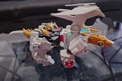 Hasbro Transformes Bumblebee Cyberverse Adventures Volcanicus