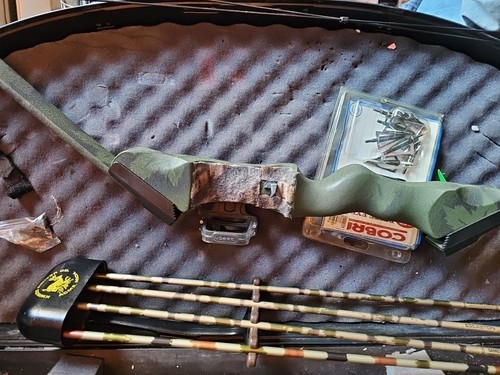 Browning Coyote CX8A Compound Bow 32" 50lb Adjust 45lb-70lb 29"-32" Lots Extra - Picture 2 of 11