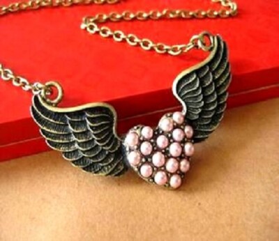 Vintage Retro Style Fliegende Perlen Herz mit Engelsflügeln Halskette