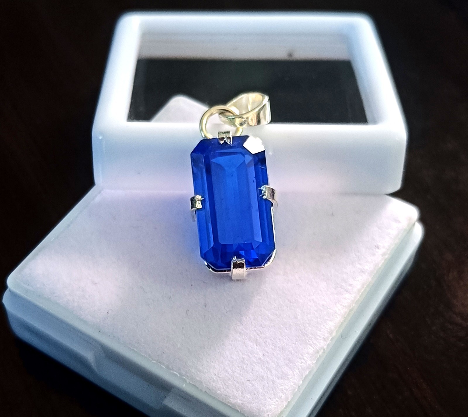 Certified 20 CT Natural Blue Sapphire Loose Gemstone Pendant In 925 Silver