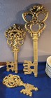 Vintage Syroco Dart Gold Skeleton Keys Wall Decor Set Of 3 Mid Century Plastic — photo 1