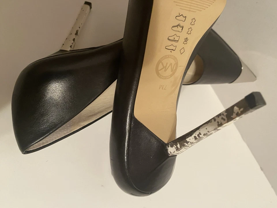 BOMBAS clásicas Michael Kors Dorothy de cuero con punta negra talla 7 para mujer Foto 4 de 4