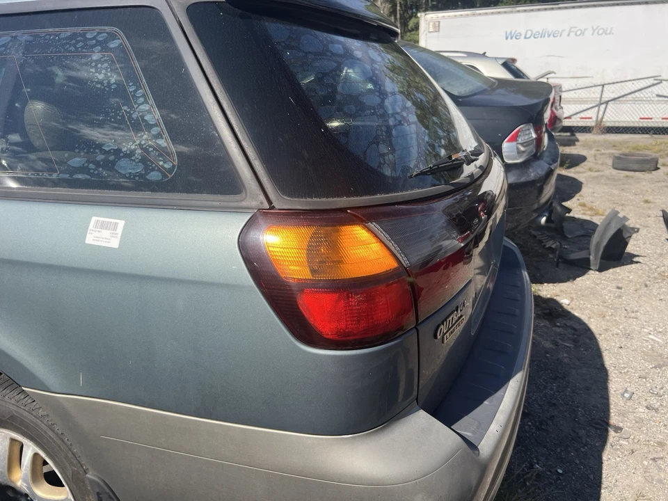 Luz trasera conductor pasajero Subaru Legacy Outback 2000-2004 *vagón* OEM 2 piezas Foto 3 de 3
