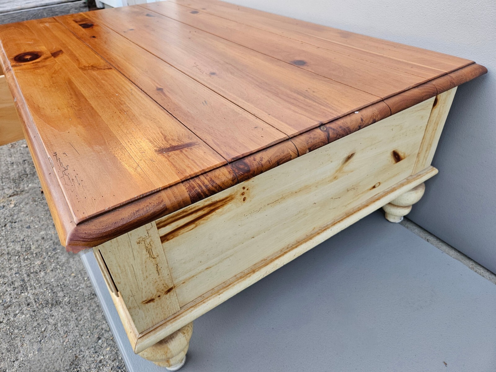 Ethan Allen Knotty Pine Farmhouse Distress Country Coffee Table with storage