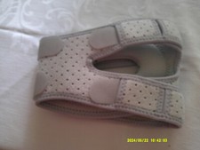 Knee brace pad in small size,adjustable straps with velcrow,padded