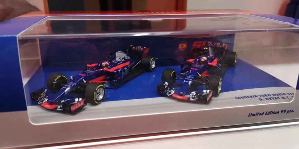 Toro Rosso STR12 Kvyat & Sainz 2-Car Set 2017 Minichamps 472172655 - Image 4 of 4