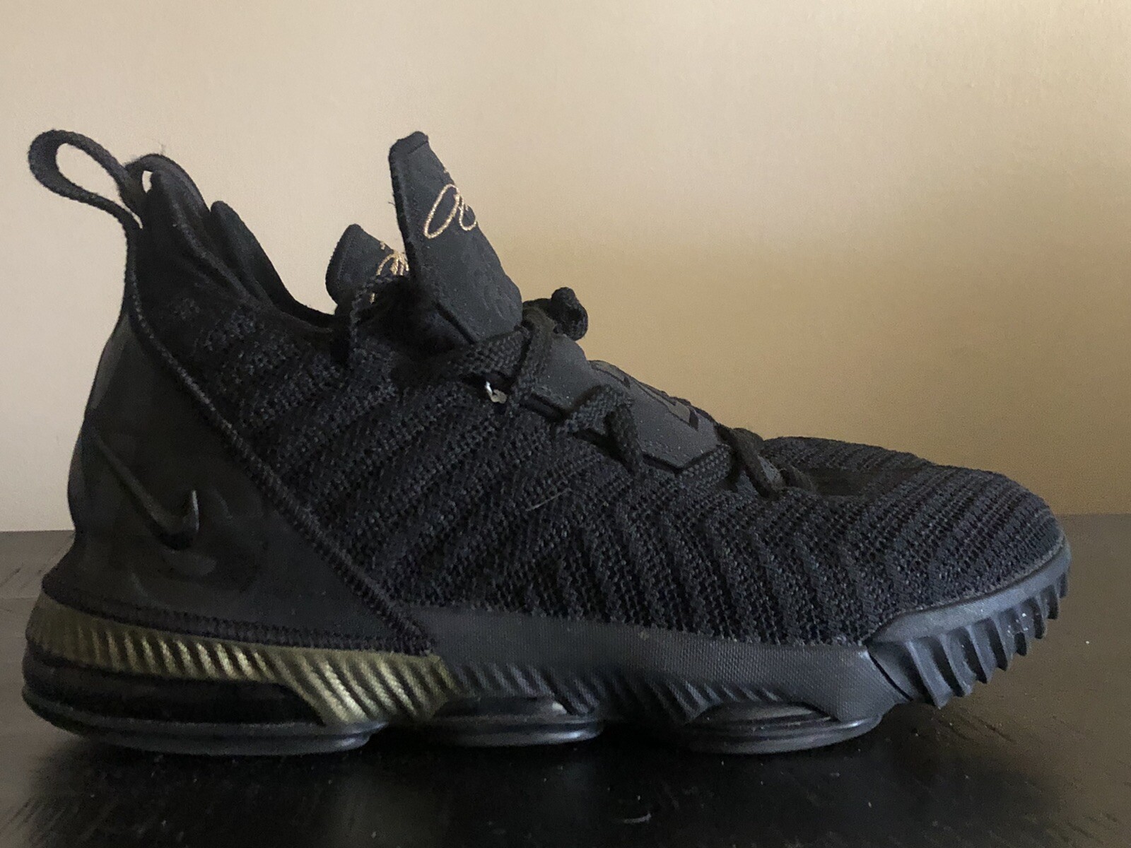 lebron xvi i am king