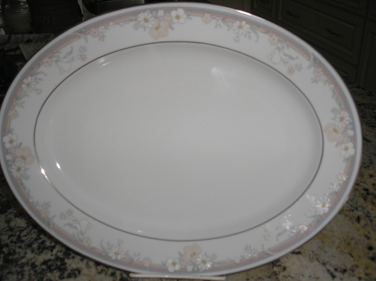 Legendary by Noritake Brookside Pattern #3697 Dinnerware 8 Pcs-See