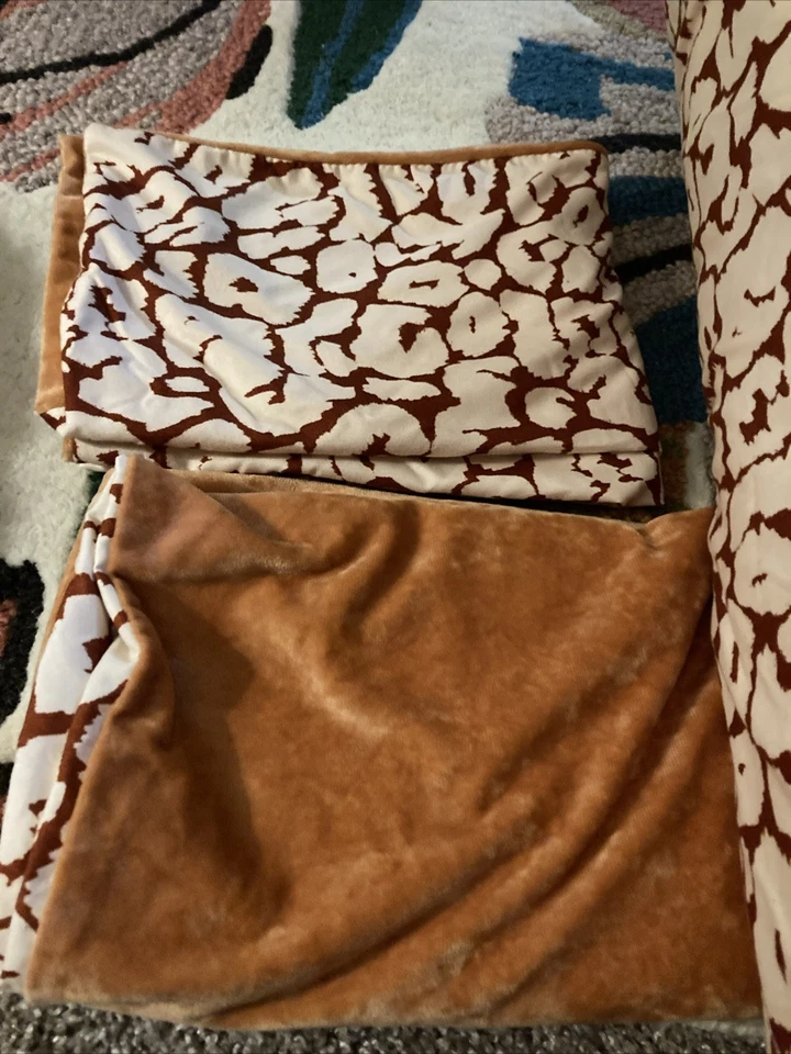 Juego de edredón reversible Opalhouse terciopelo leopardo animal estampado reina completo Foto 3 de 4