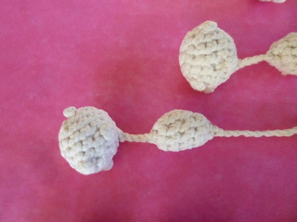 Pompons fait main au crochet macramé coton mercerie passementerie ancien le lot - Photo 2/4