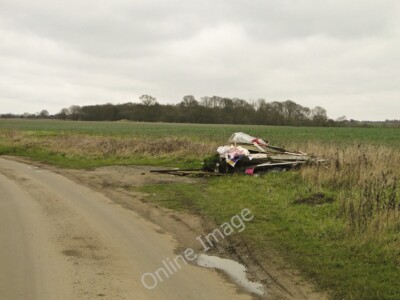 Foto 6x4 Flytip bei Setch Road, Setchey Mindless !! c2011