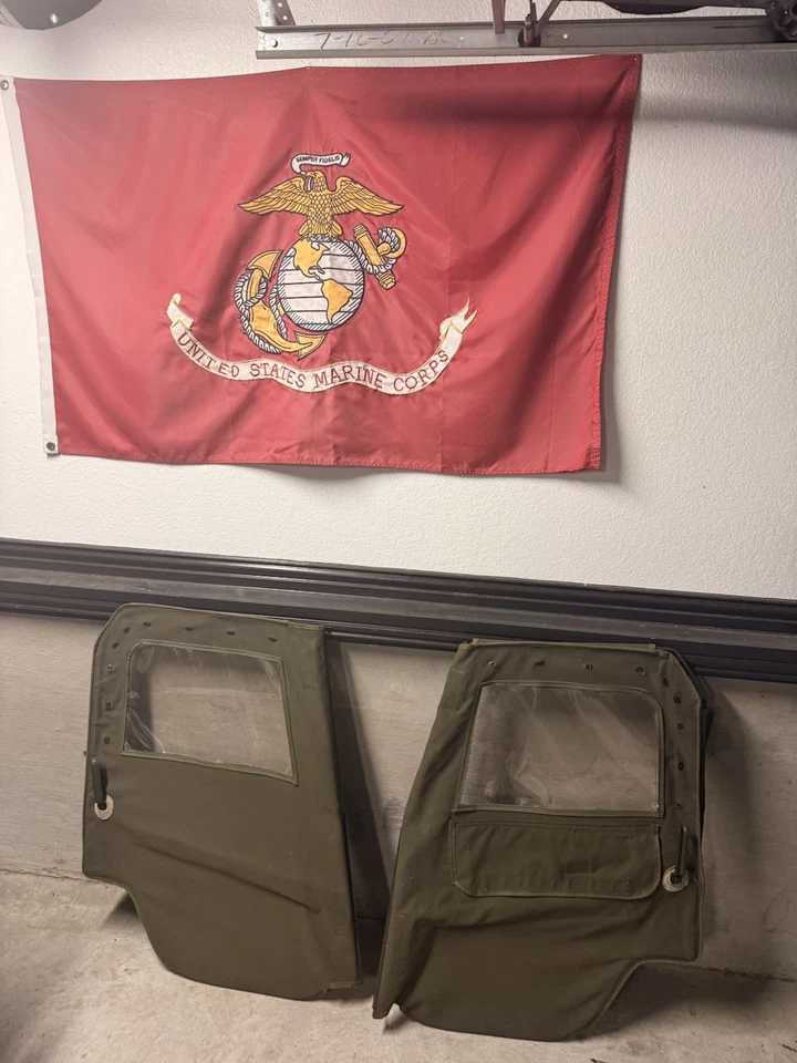 USMC Mighty Mite - 1961 AMC M422-A1. Puertas y ventanas originales. Foto 2 de 4