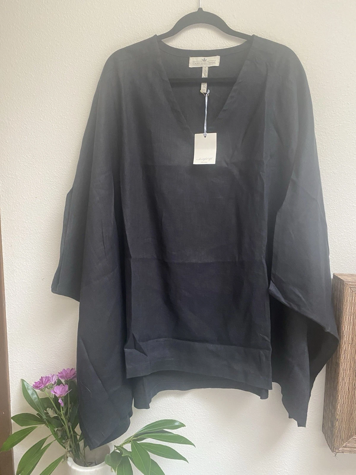 Crown Linen Black 100% Linen Poncho One Size New With Tags
Opens in a new window or tab