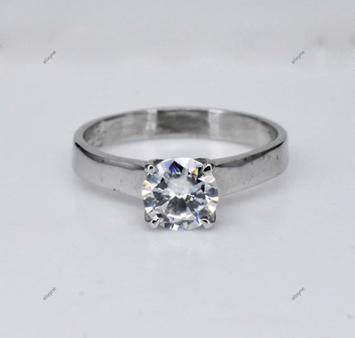 925 Sterlingsilber 6,3 mm Brillantschliff weißer Moissanit Ring US Größe 8, 2,4 GM