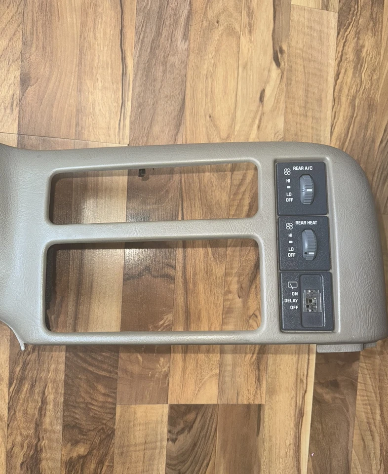 96-05 Astro Safari Van Velocímetro Cluster Radio Tablero Bisel OEM BRONCEADO Foto 4 de 4