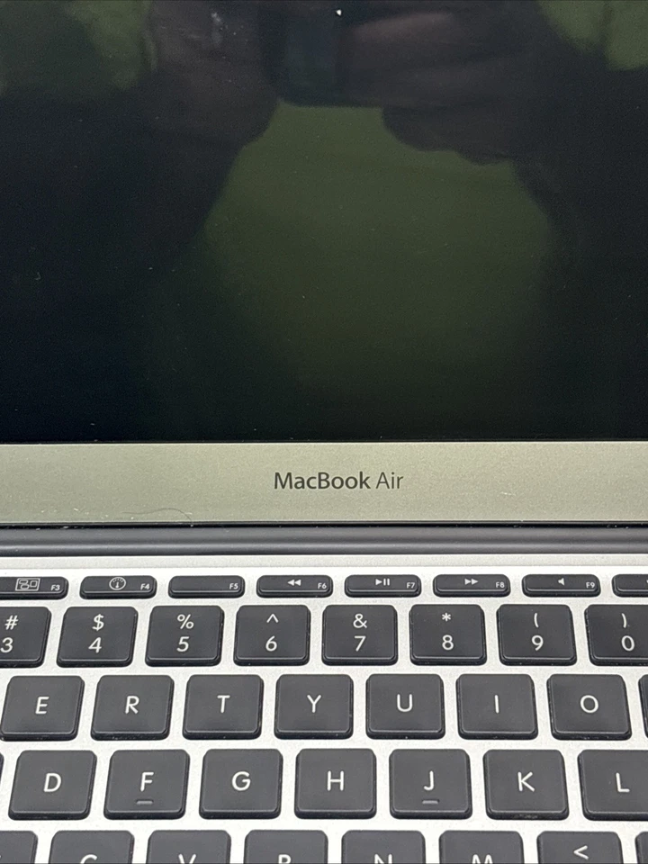 Apple MacBook Air 11.6-inch, Model-A1370 | For Parts/Repair - Image 2 of 4