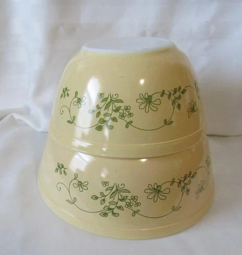 2 Vintage Pyrex Shenandoah Round Mixing Bowls. 402,403. Made 1981-1986