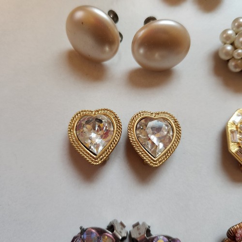 Vintage Clip On Earrings Lot (7 Pairs) - Picture 6 of 16