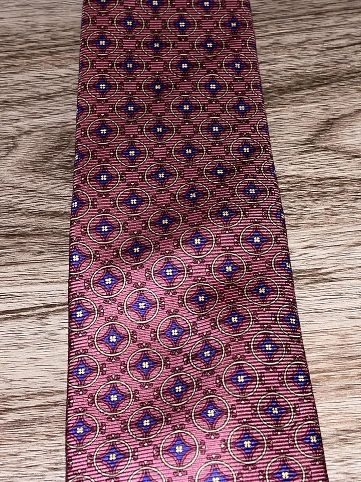 Corbata Mailliard's by Damon para hombre talla única rosa seda medallón geométrico hecha en EE. UU. Foto 3 de 4