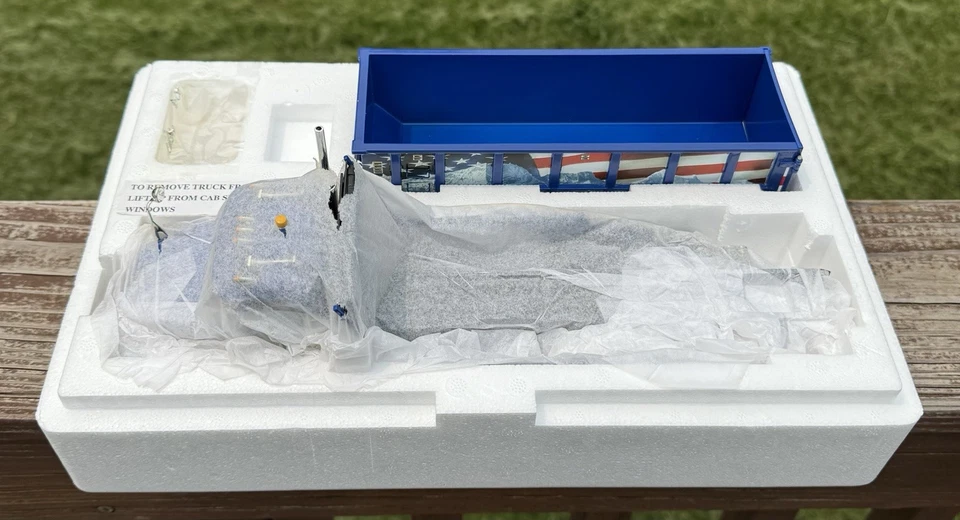 Camión rodante First Gear - Mack Granite Rechazo Escala 1/34 Sin usar, en caja Stock # 19-3416 Foto 3 de 4