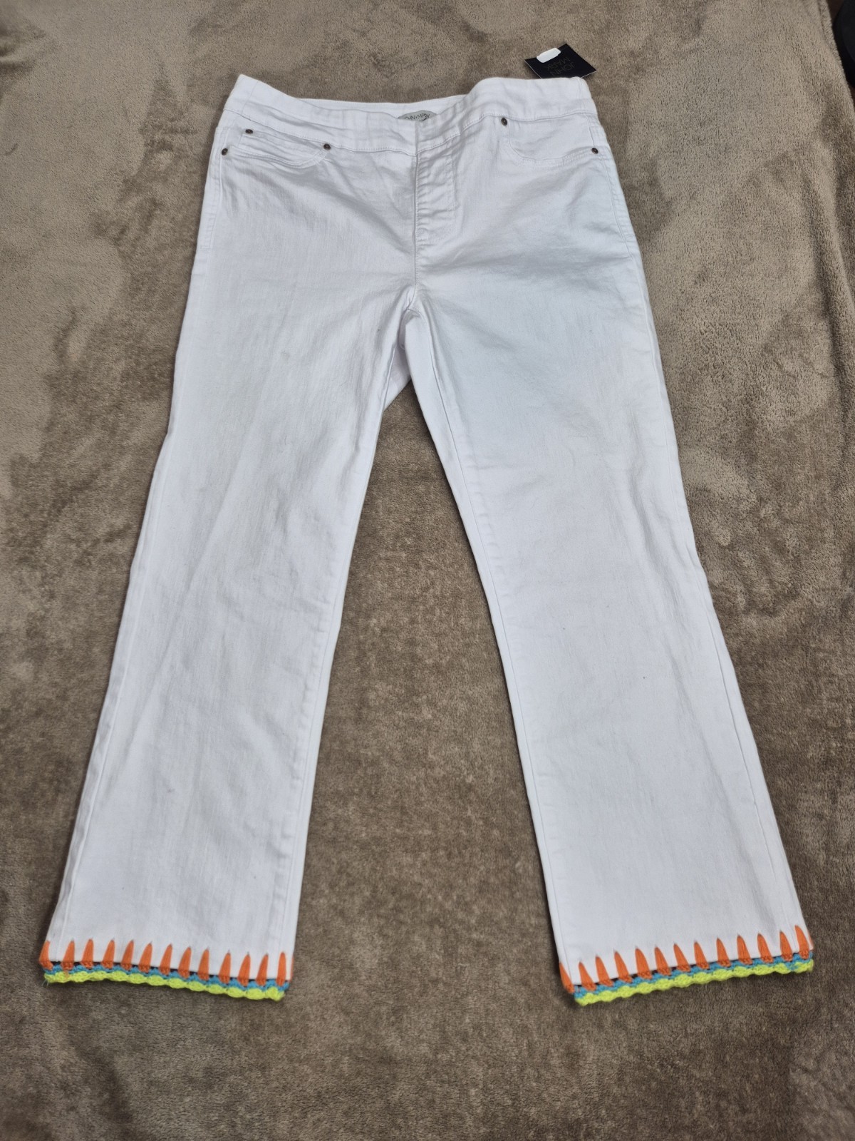Womens Size 6  Pull-on Straight Leg Stretch White Nwt 64