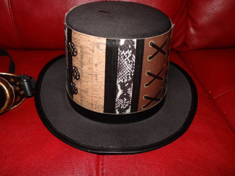 RARO WWE Becky Lynch El Hombre Steampunk Juegos con disfraces Gafas y sombrero Foto 3 de 4